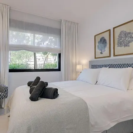 Ground Floor 4 Bedroom @ Hills! Apartment Estepona