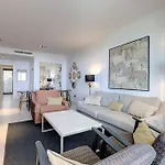 アパート Ground Floor 4 Bedroom @ Hills! エステポナ