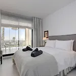 Ground Floor 4 Bedroom @ Hills!