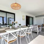 Ground Floor 4 Bedroom @ Hills! アパート エステポナ