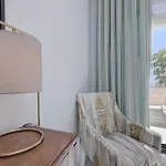 Ground Floor 4 Bedroom @ Hills!