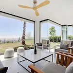 アパート Ground Floor 4 Bedroom @ Hills! エステポナ