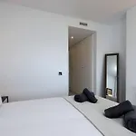 Ground Floor 4 Bedroom @ Hills! アパート