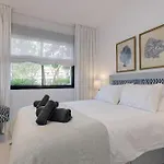 Ground Floor 4 Bedroom @ Hills! アパート エステポナ