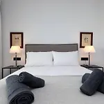 Ground Floor 4 Bedroom @ Hills! アパート