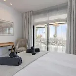 Ground Floor 4 Bedroom @ Hills! エステポナ