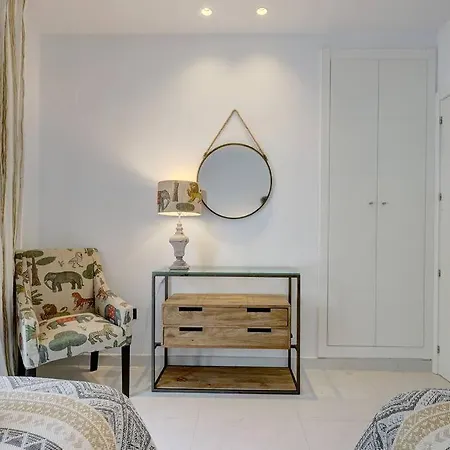Ground Floor 4 Bedroom @ Hills! Apartamento *