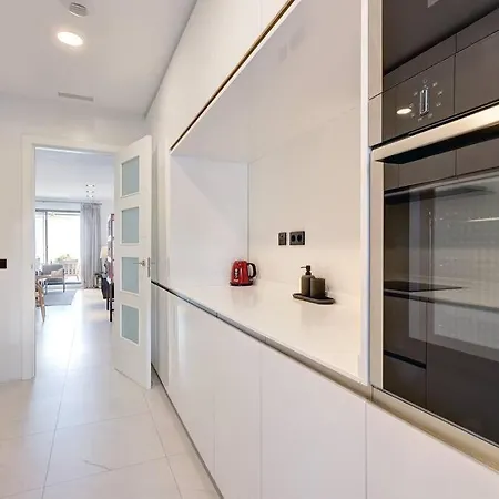 Ground Floor 4 Bedroom @ Hills! * Estepona