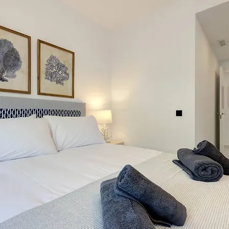 Ground Floor 4 Bedroom @ Hills! Apartamento *
