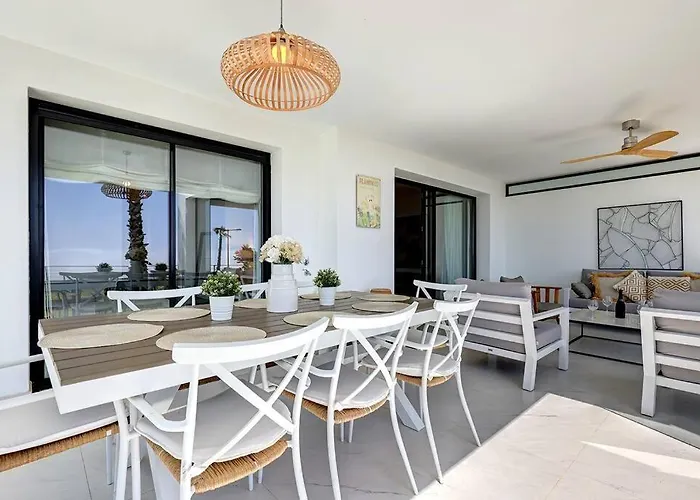 Ground Floor 4 Bedroom @ Hills! Apartment Estepona