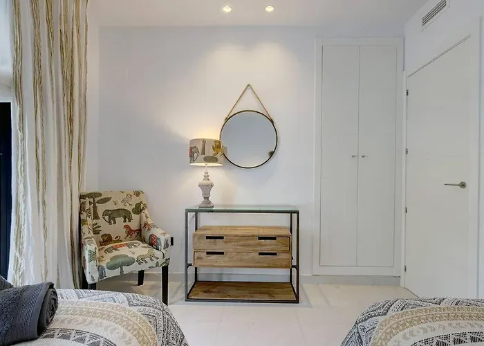 Ground Floor 4 Bedroom @ Hills! Apartamento *