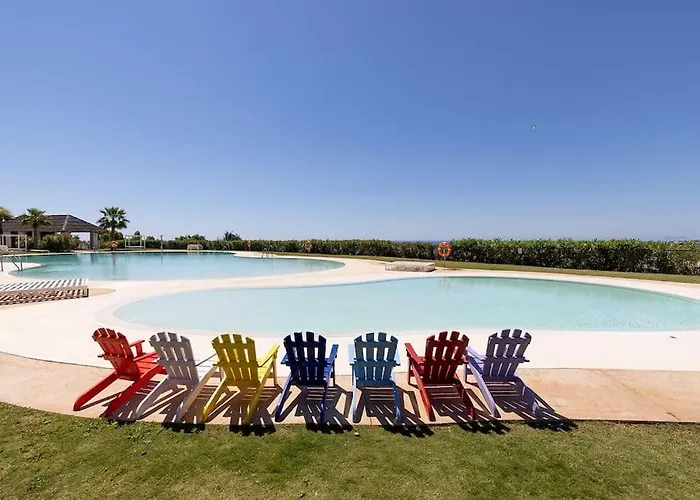 Ground Floor 4 Bedroom @ Hills!