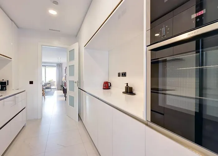 Ground Floor 4 Bedroom @ Hills! * Estepona