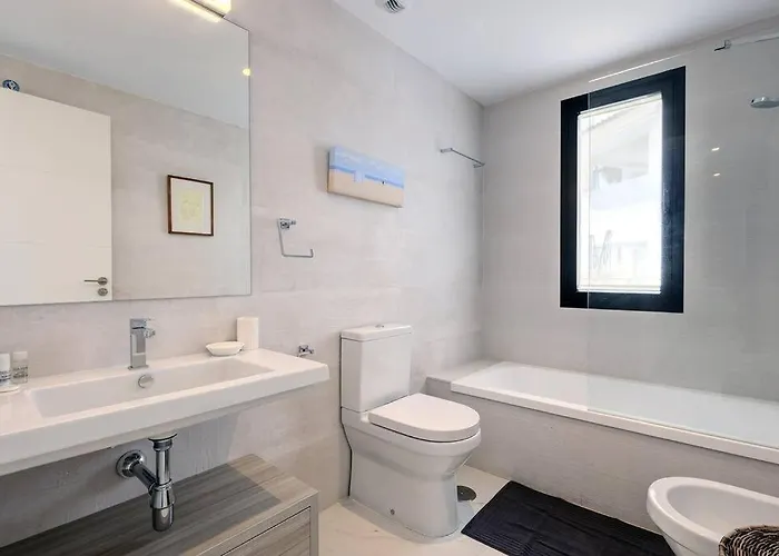 Ground Floor 4 Bedroom @ Hills! Apartamento *