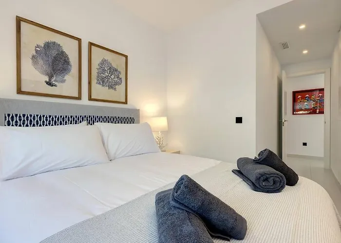 Ground Floor 4 Bedroom @ Hills! Apartamento *