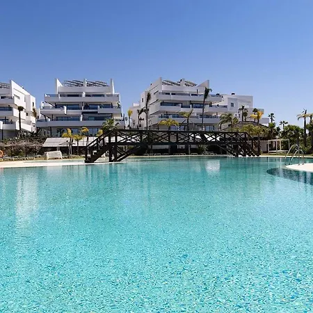 Ground Floor 4 Bedroom @ Hills! Appartement