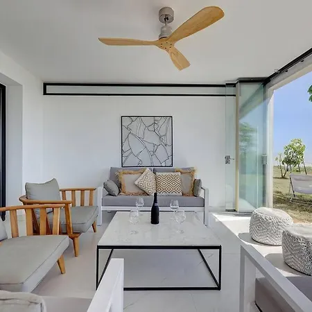 Ground Floor 4 Bedroom @ Hills! Appartement *