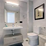 Ground Floor 4 Bedroom @ Hills!
